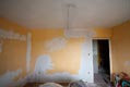 Bruzdy instalacyjne w sciane z betonu
